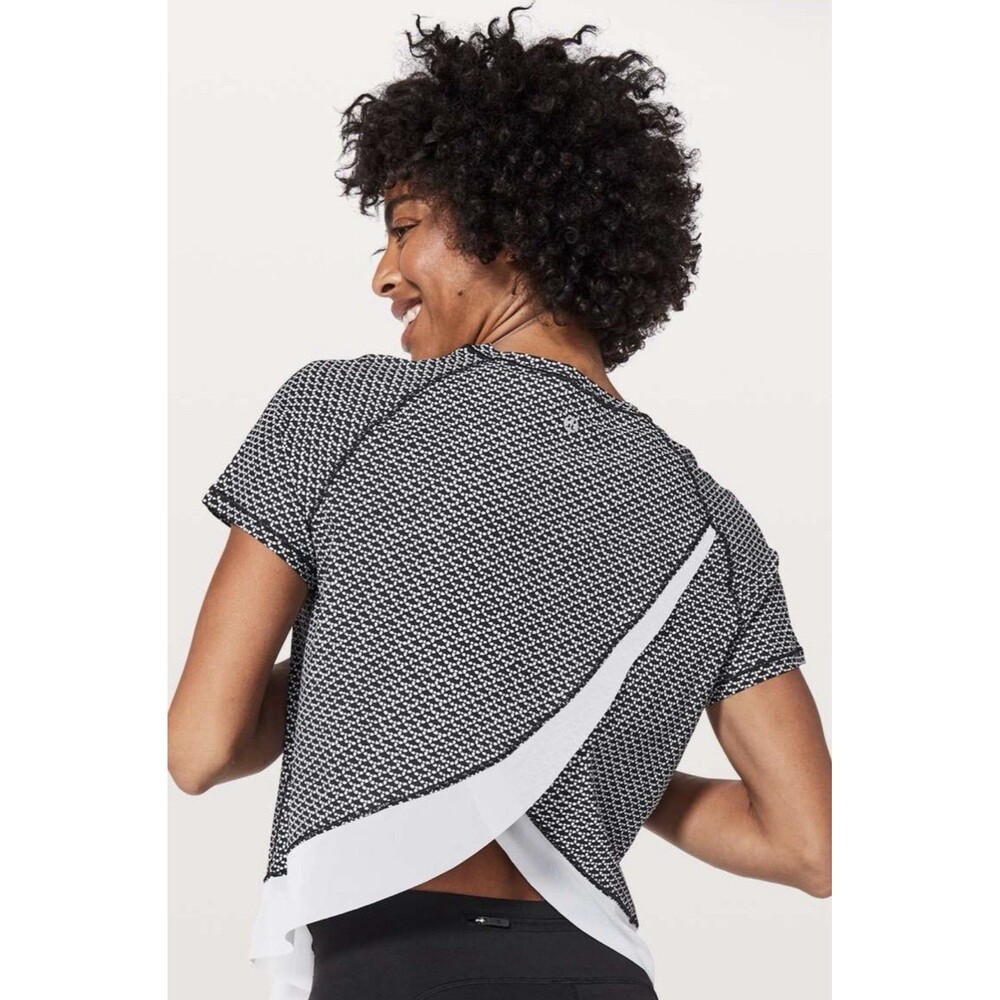 Lululemon Quick Pace Short Sleeve Shirt Monochromatic Black White Women 6/8?